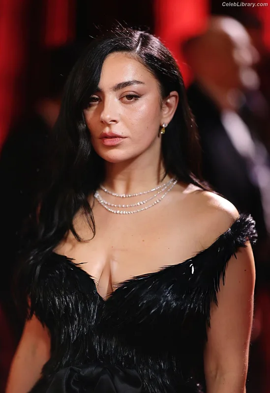 Charli XCX photo 11 of 2701