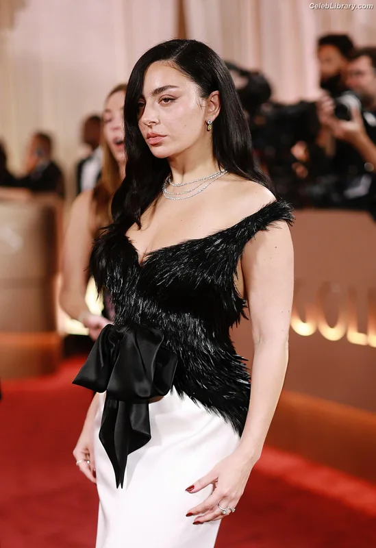Charli XCX photo 12 of 2701