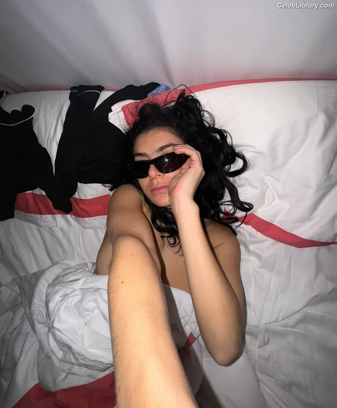 Charli XCX photo 5 of 2701