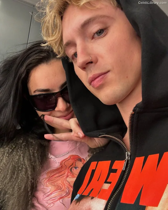 Charli XCX photo 6 of 2701