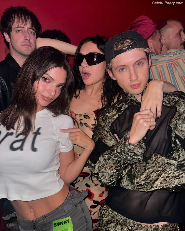 Charli XCX photo 18 of 2701