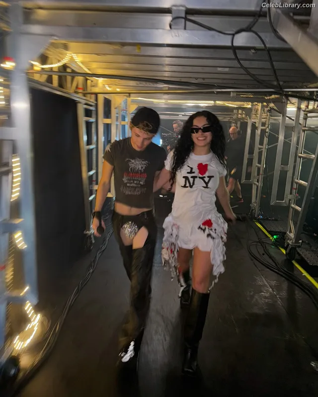 Charli XCX photo 3 of 2701