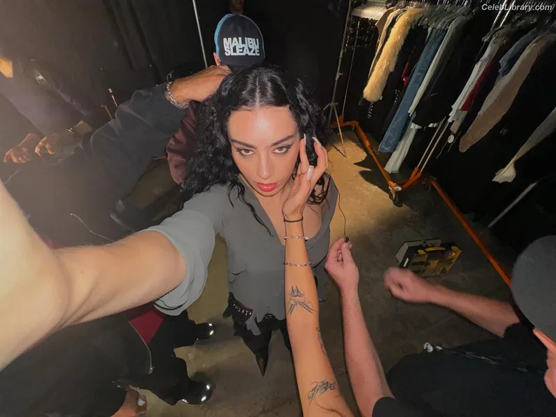 Charli XCX photo 6 of 2701