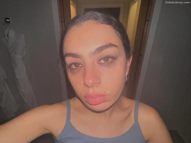 Charli XCX photo 7 of 2701