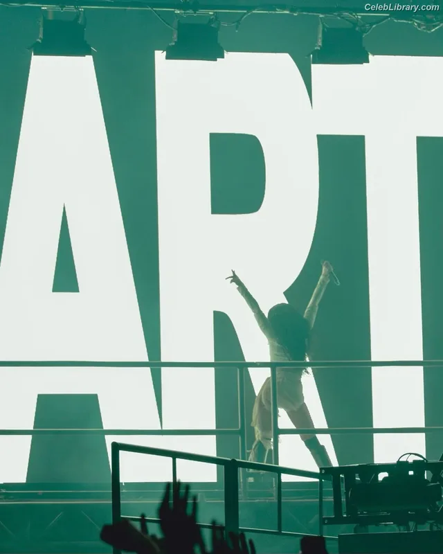 Charli XCX photo 11 of 2701