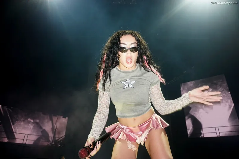 Charli XCX photo 13 of 2701