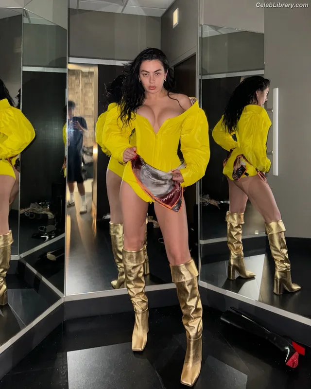 Charli XCX photo 19 of 2701