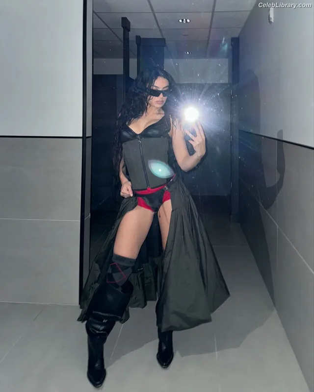 Charli XCX photo 20 of 2701