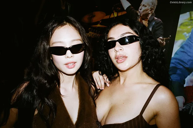 Charli XCX photo 23 of 2701