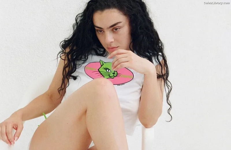 Charli XCX photo 7 of 2701