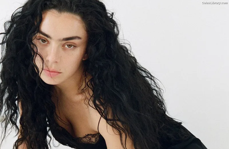 Charli XCX photo 9 of 2701