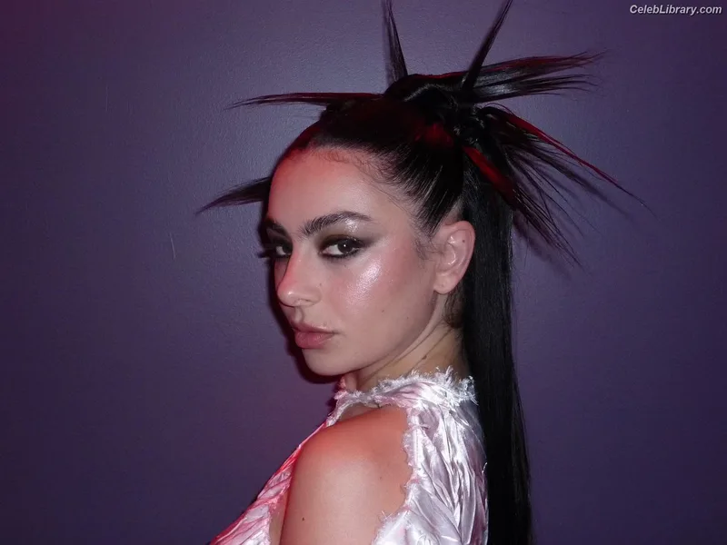 Charli XCX photo 14 of 2701