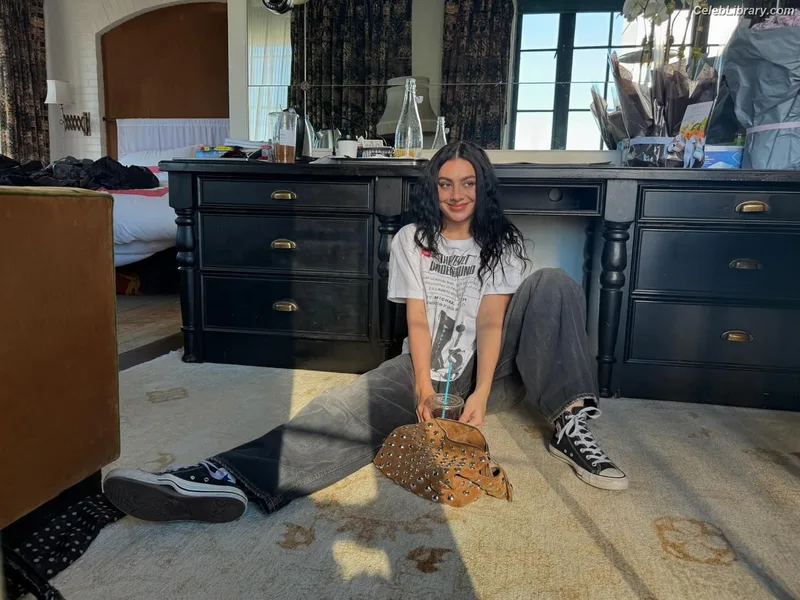 Charli XCX photo 22 of 2701