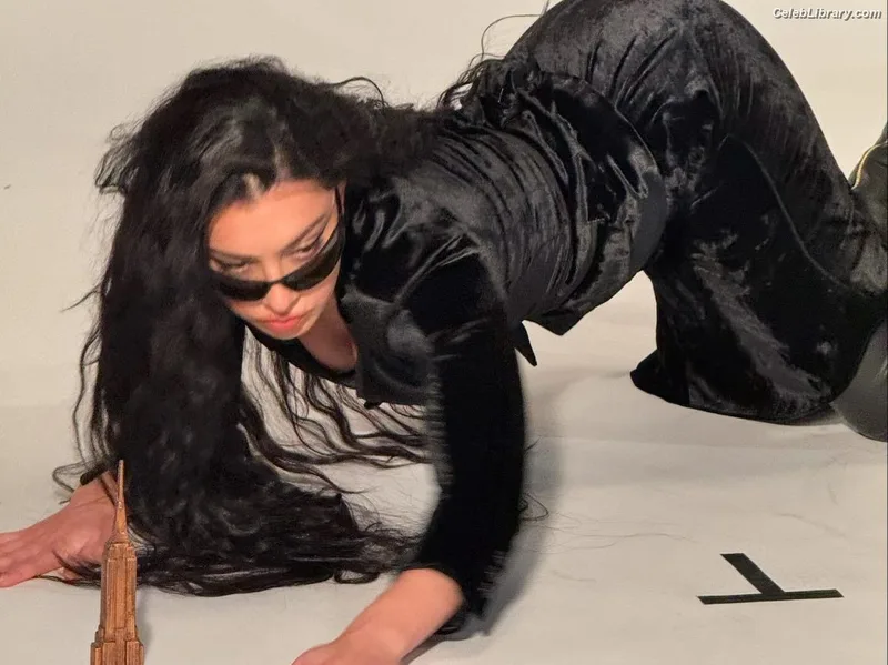Charli XCX photo 3 of 2701