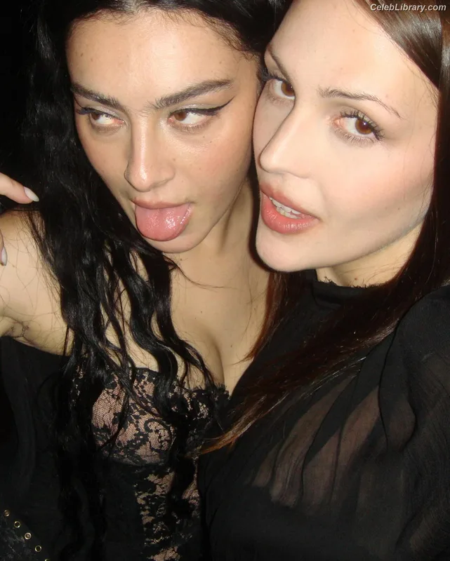 Charli XCX photo 9 of 2701