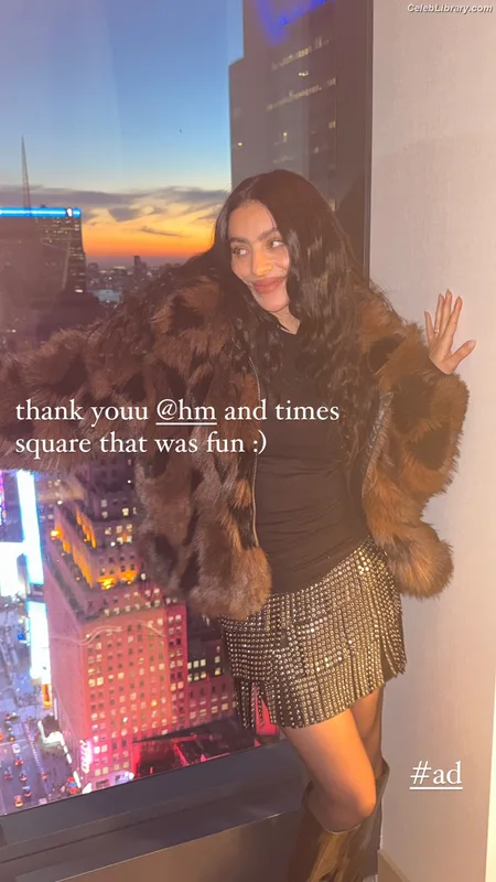 Charli XCX photo 10 of 2701