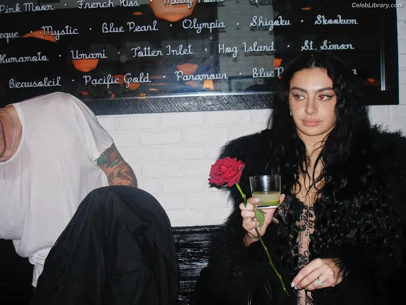 Charli XCX photo 11 of 2701