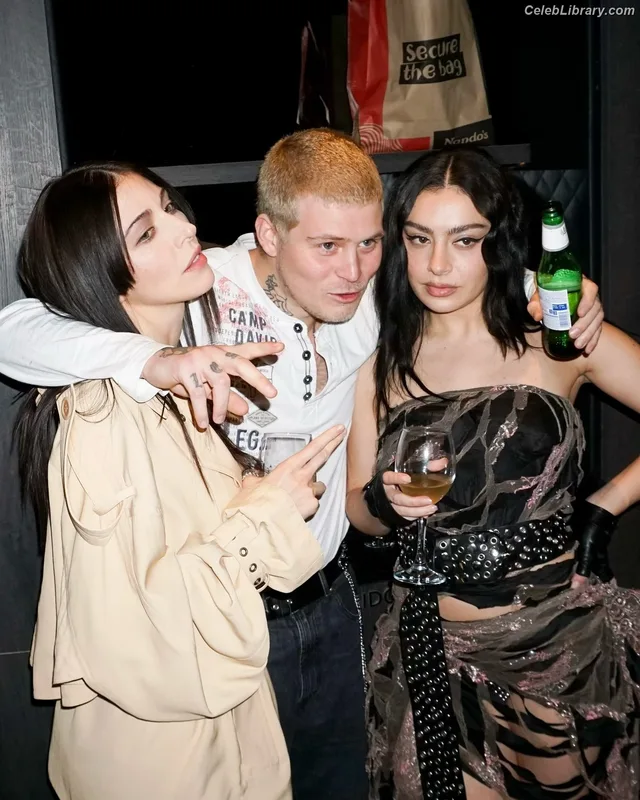 Charli XCX photo 20 of 2701