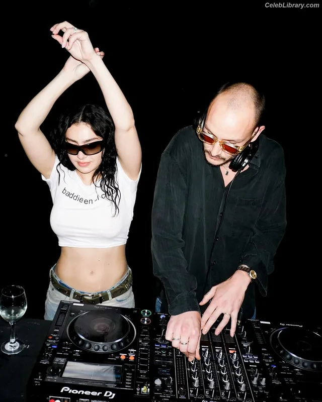 Charli XCX photo 21 of 2701