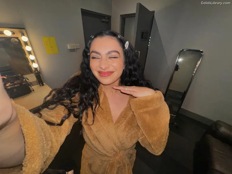 Charli XCX photo 5 of 2701