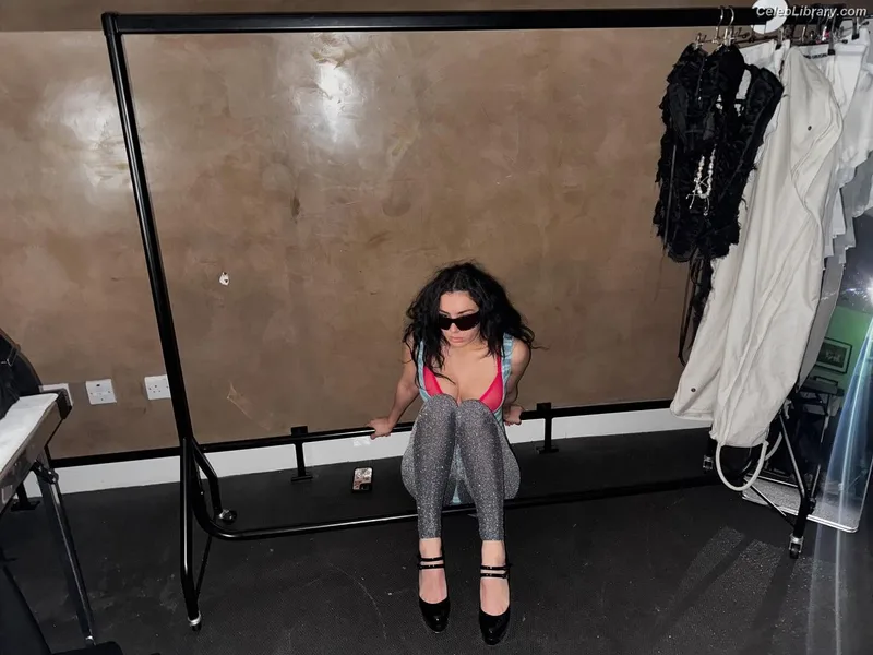 Charli XCX photo 6 of 2701