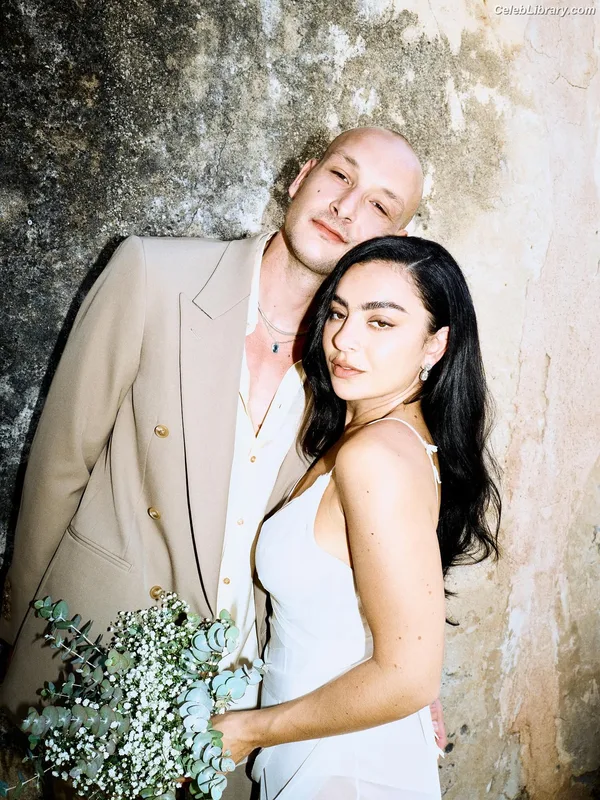 Charli XCX photo 19 of 2701