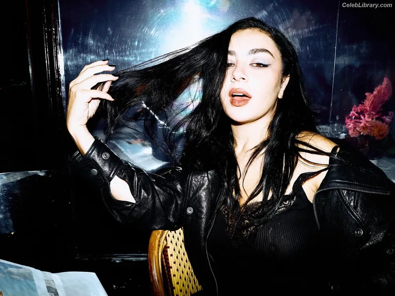 Charli XCX photo 3 of 2701