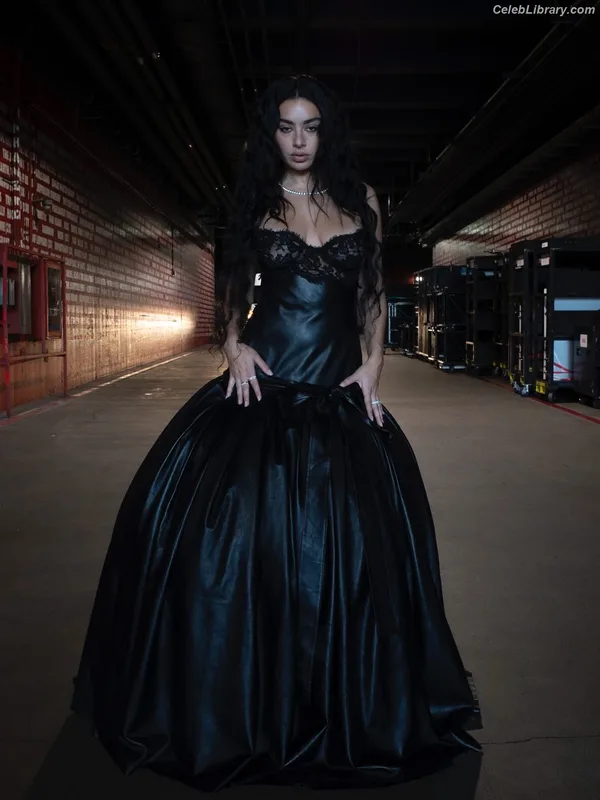 Charli XCX photo 14 of 2701