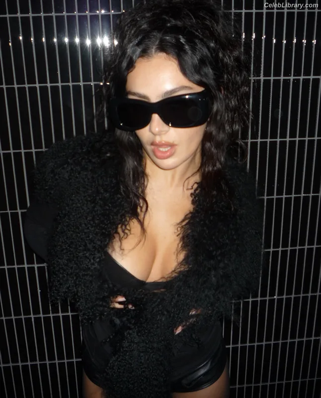 Charli XCX photo 18 of 2701
