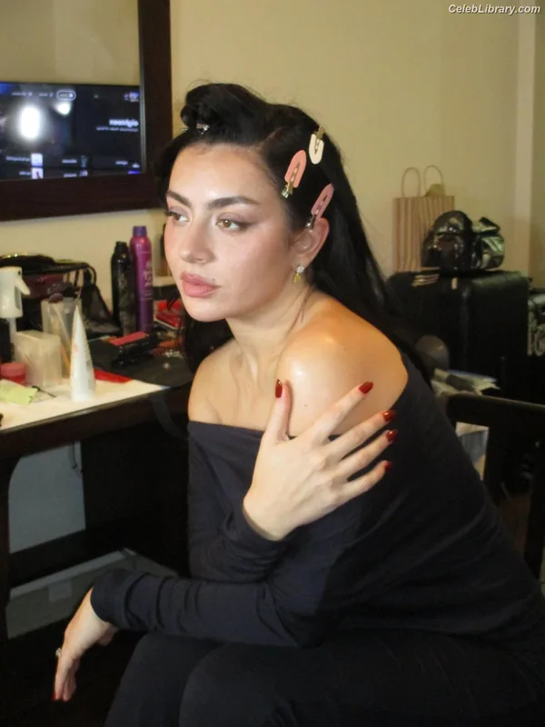 Charli XCX photo 6 of 2701