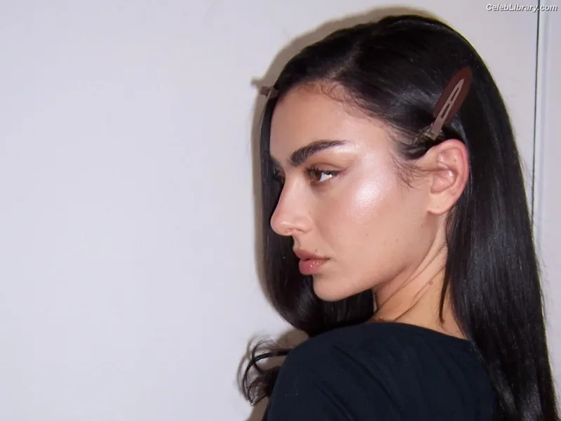 Charli XCX photo 22 of 2701
