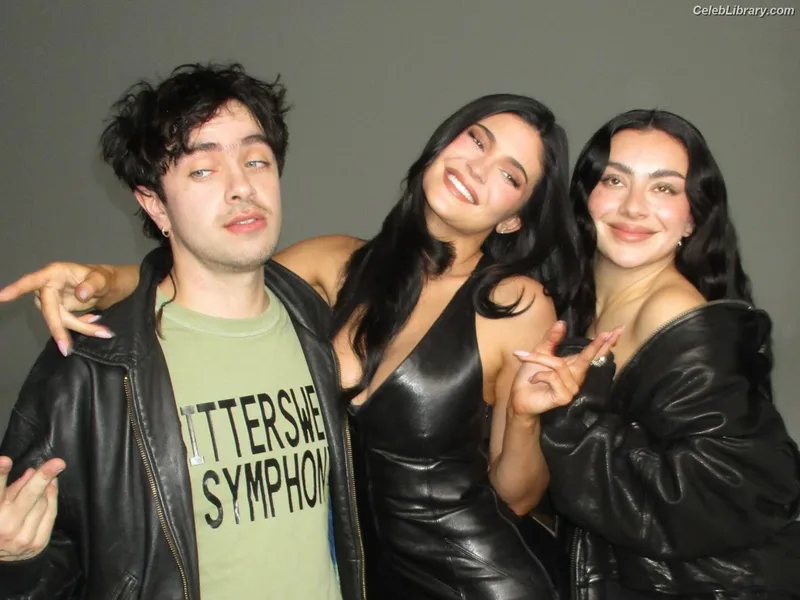 Charli XCX photo 4 of 2701