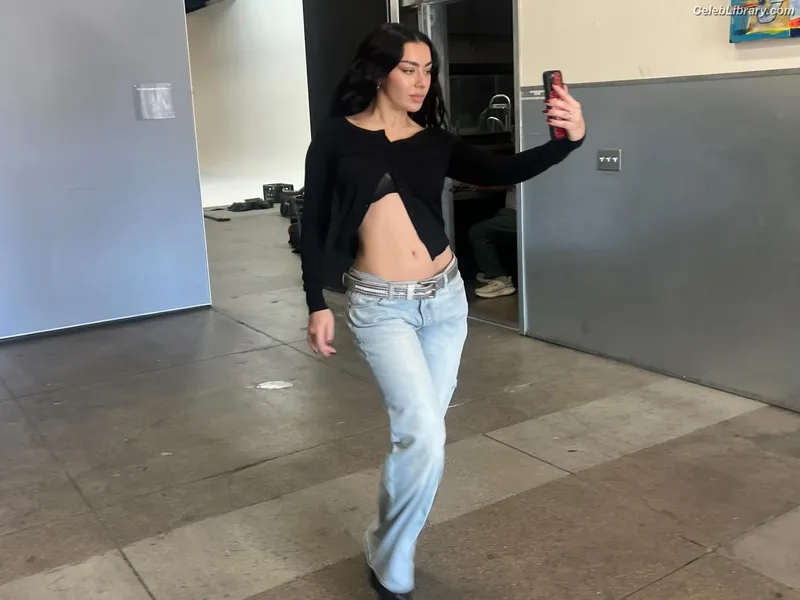 Charli XCX photo 5 of 2701