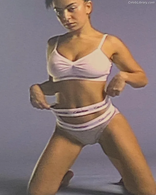Charli XCX photo 13 of 2701