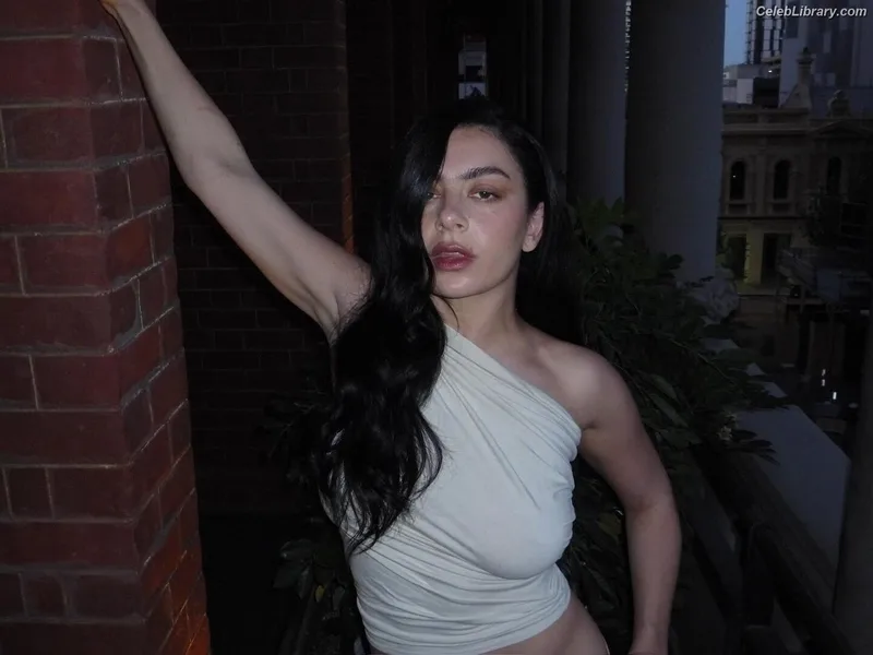 Charli XCX photo 20 of 2701