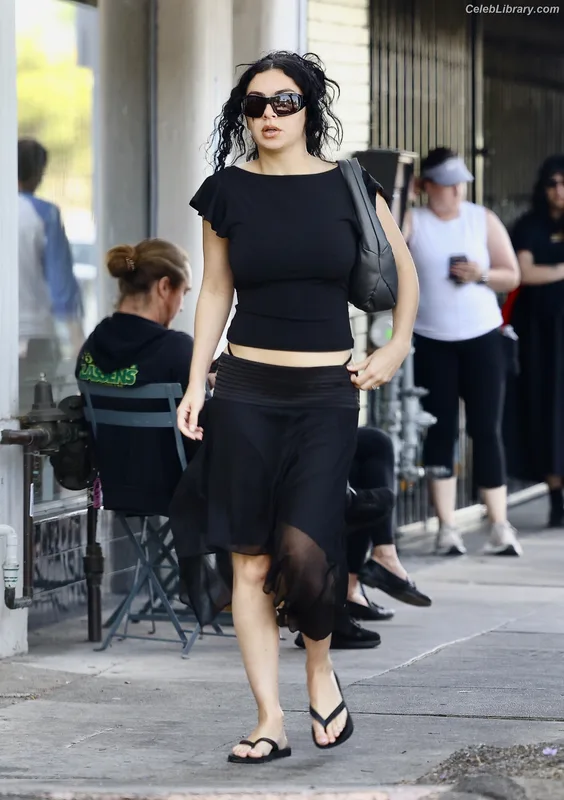 Charli XCX photo 24 of 2701