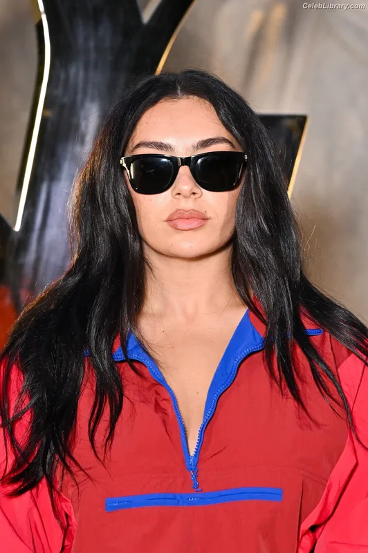 Charli XCX photo 4 of 2701