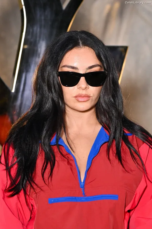 Charli XCX photo 8 of 2701