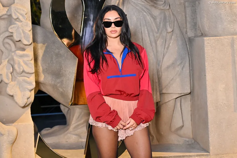Charli XCX photo 21 of 2701