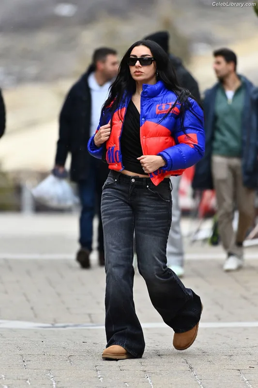 Charli XCX photo 2 of 2701