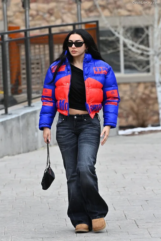 Charli XCX photo 6 of 2701