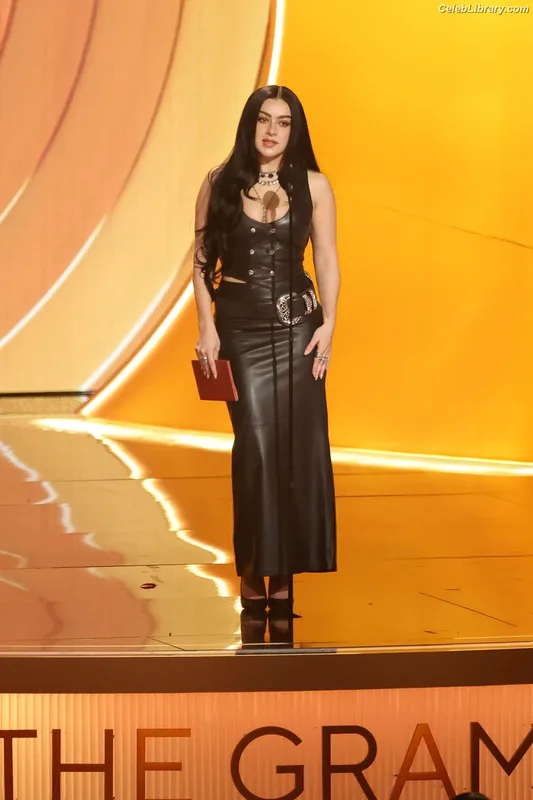 Charli XCX photo 20 of 2701