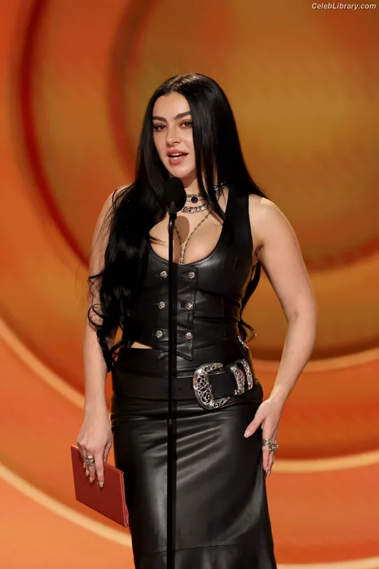 Charli XCX photo 5 of 2701