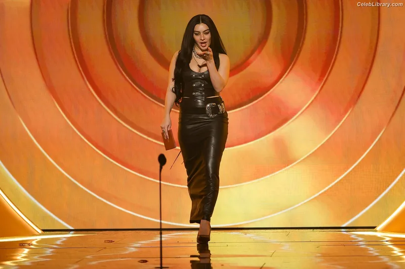 Charli XCX photo 9 of 2701