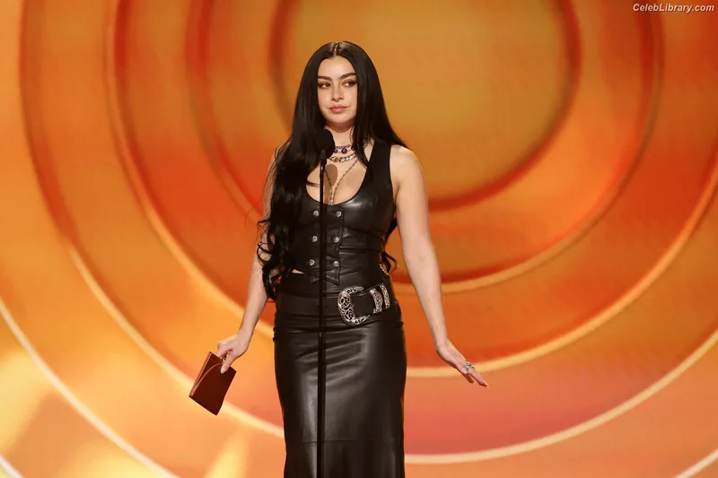 Charli XCX photo 16 of 2701