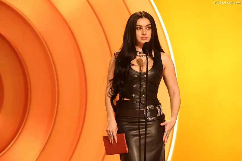 Charli XCX photo 17 of 2701