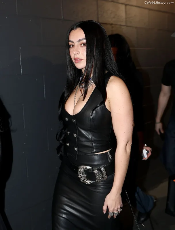 Charli XCX photo 5 of 2701