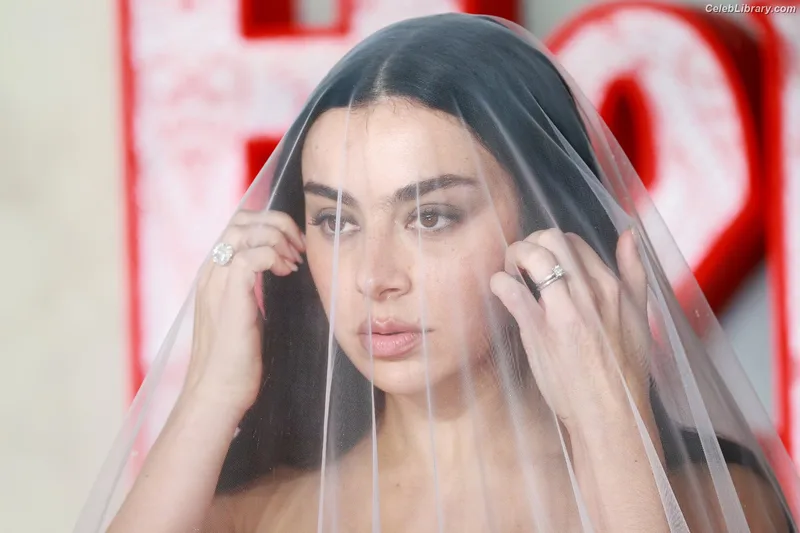 Charli XCX photo 20 of 2701