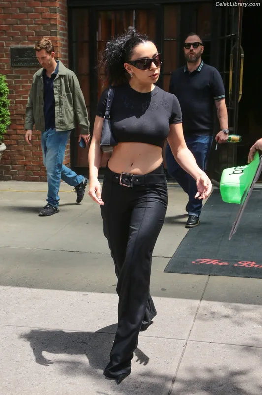 Charli XCX photo 6 of 2701