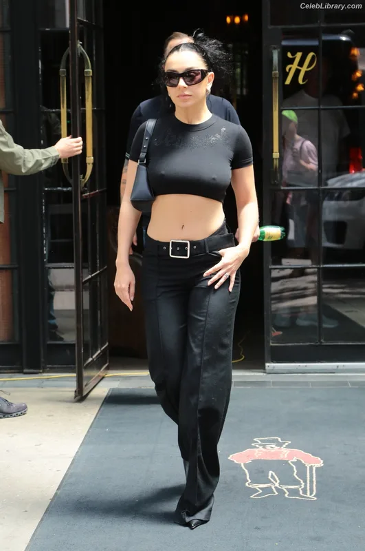 Charli XCX photo 7 of 2701